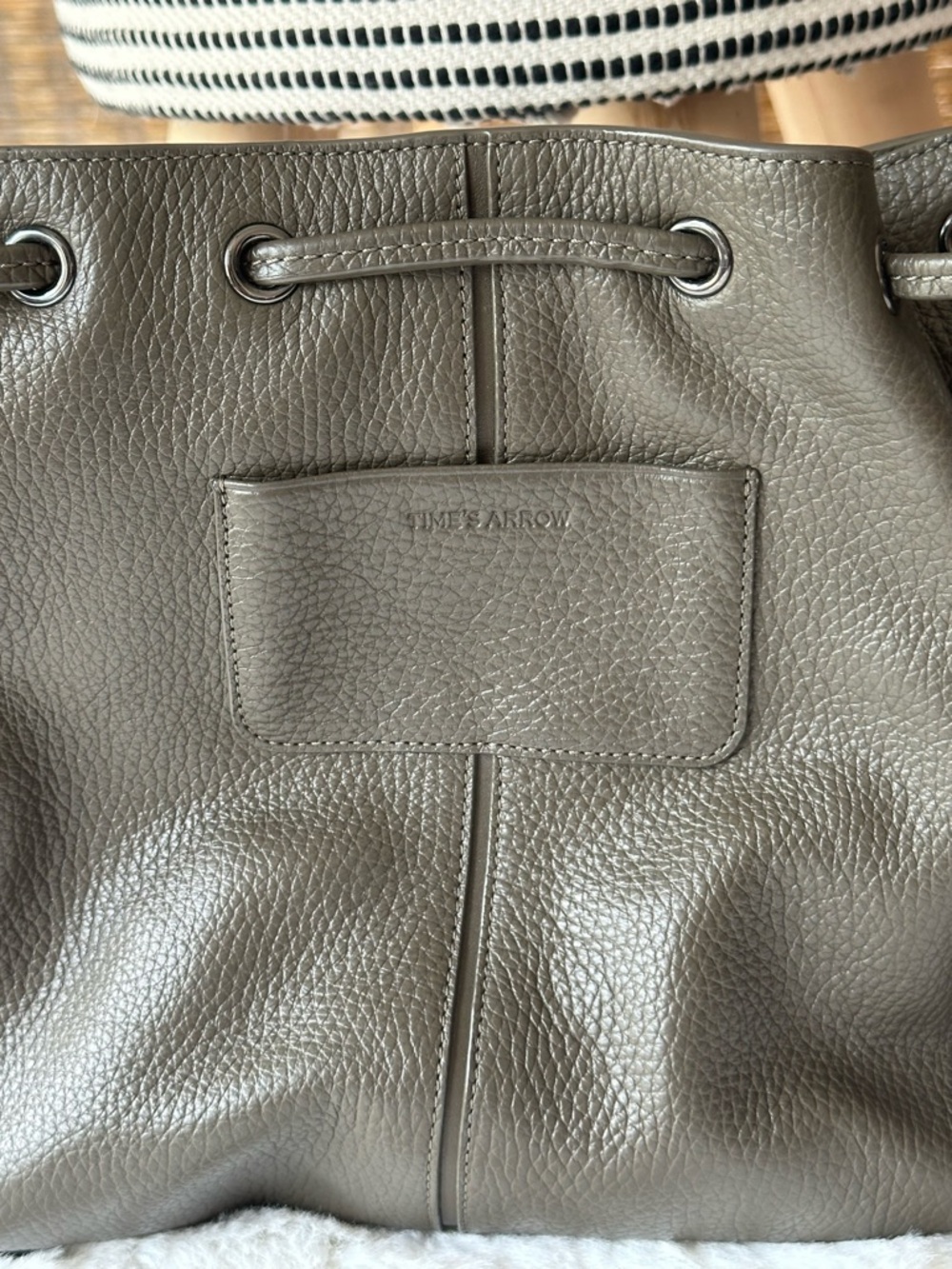 Time’s Arrow Lida Olive Green Militaire Leather Mini Drawstring Bucket Bag Purse - Picture 5 of 8